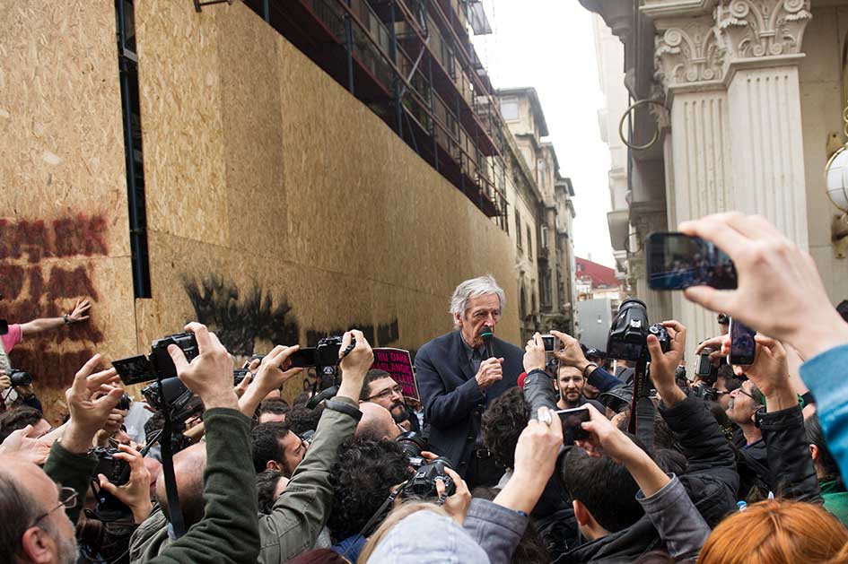 Costa Gavras Emek Sineması eyleminde